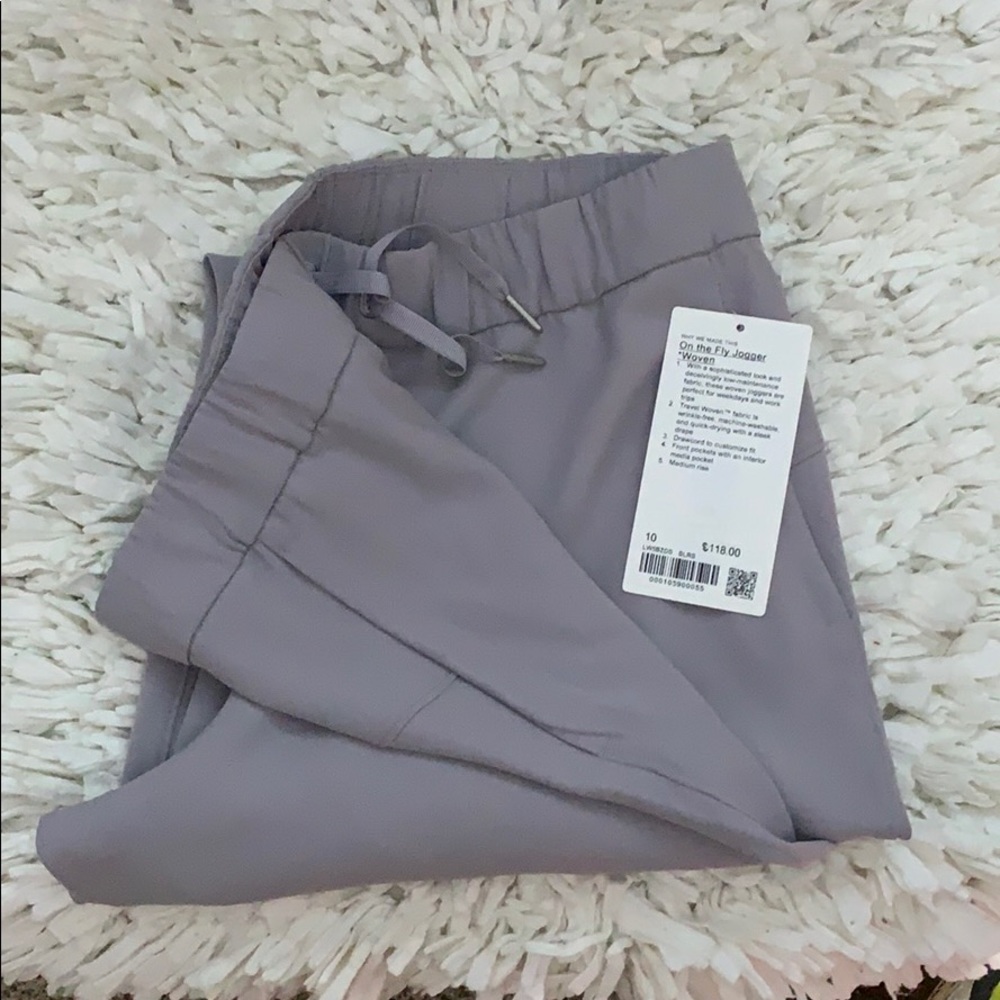 Lululemon On The Fly Jogger *Woven